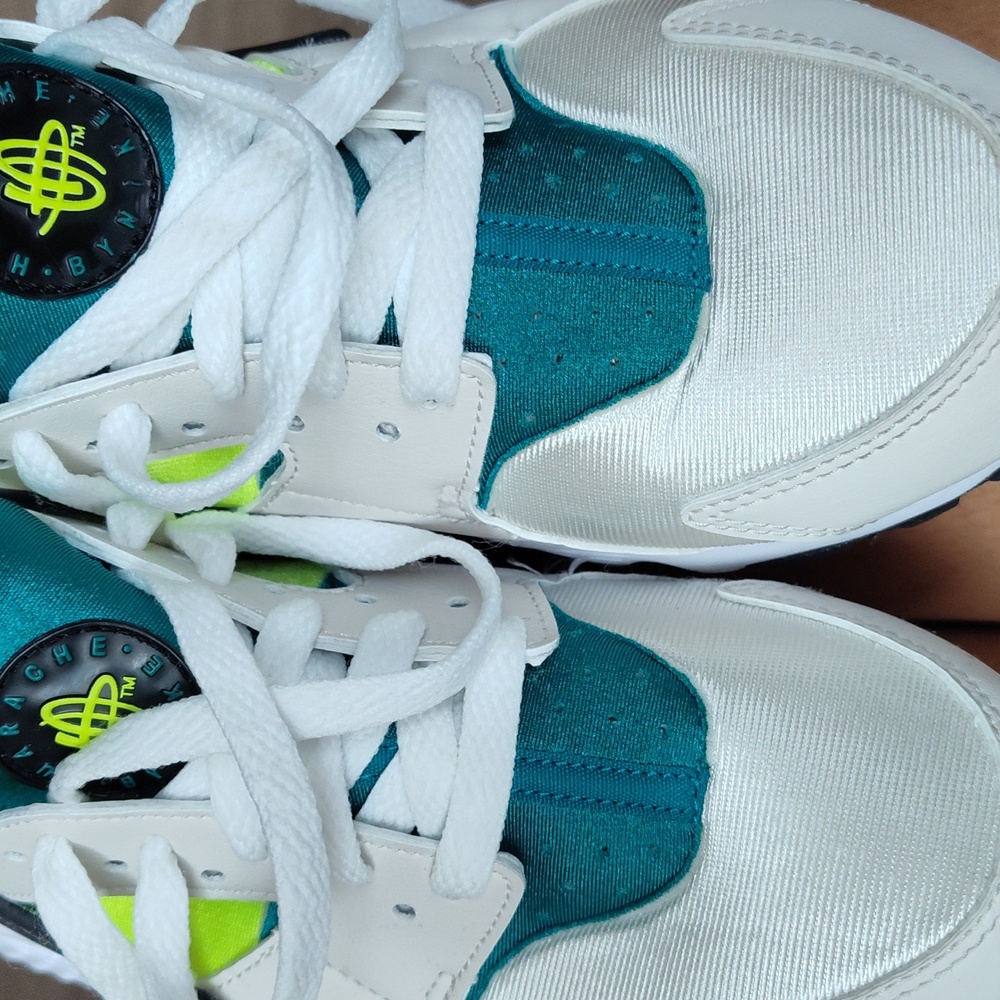 Nike - Picture 2 of 4
